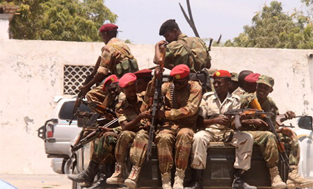 Soldados del Ejército de Somalia Somalia: Más de 15 muertos en combates entre soldados y terroristas de Al Shabaab